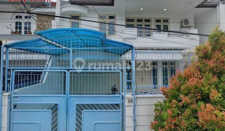 Disewa Rumah Starategis 4 BR Siap Huni Di Jakarta Pusat