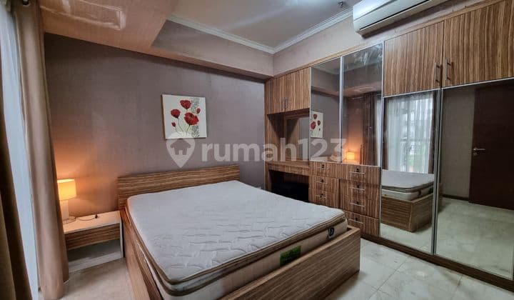 For rent: nicely furnished 2-bedroom apartment in Royal.