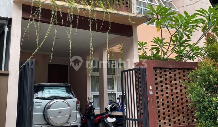 Rumah di Grand Depok City, 3 Lantai Rooftop, Jual Bu