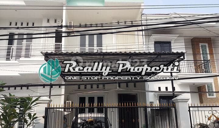 Rumah Bagus Semi Furnished Siap Huni dalam Komplek di Duren Sawit
