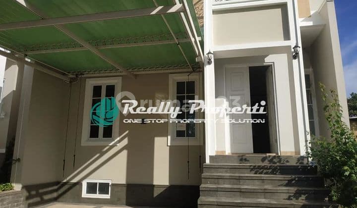 Rumah 3 Lantai Dalam Perumahan di Cipayung, Jakarta Timur