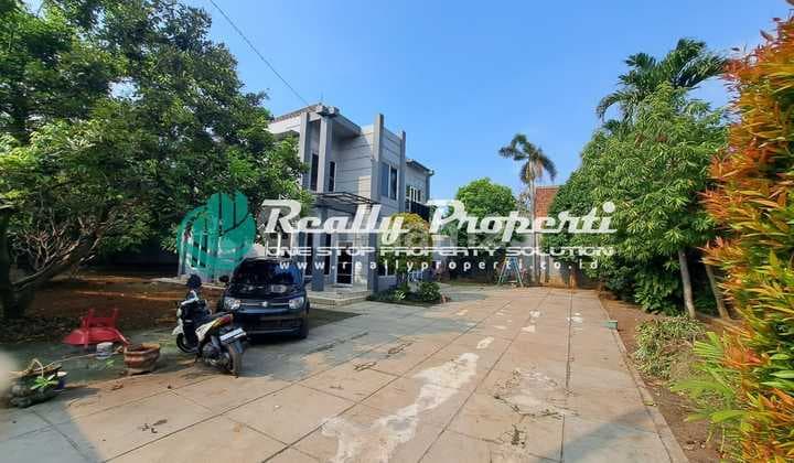 Rumah Dengan Tanah Luas di Jatiwaringin Asri Pondok Gede Bekasi