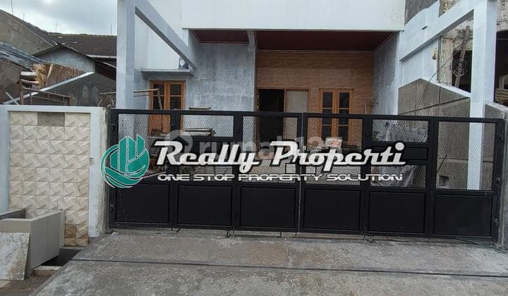 Rumah Komplek 2 Lt Modern Minimalis di Jaticempaka Pd Gede Bekasi