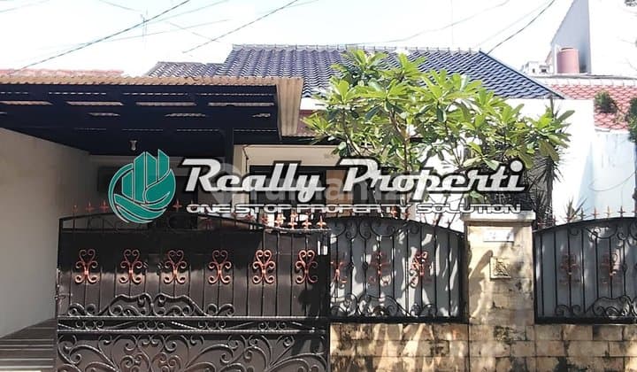 Rumah Komplek ½ LT Dekat LRT Cikunir 1 di Jatibening Bekasi