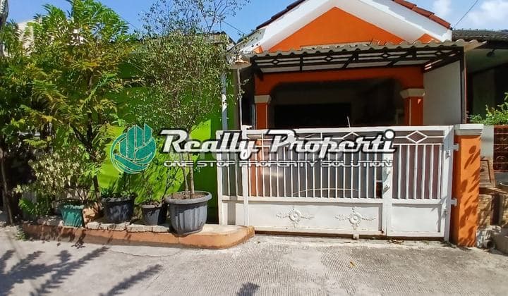 Rumah SHM di Komplek Dekat Sumarecon Bekasi Utara, Kota Bekasi