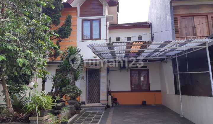 Two-Story House In Cigadung Valley Residence