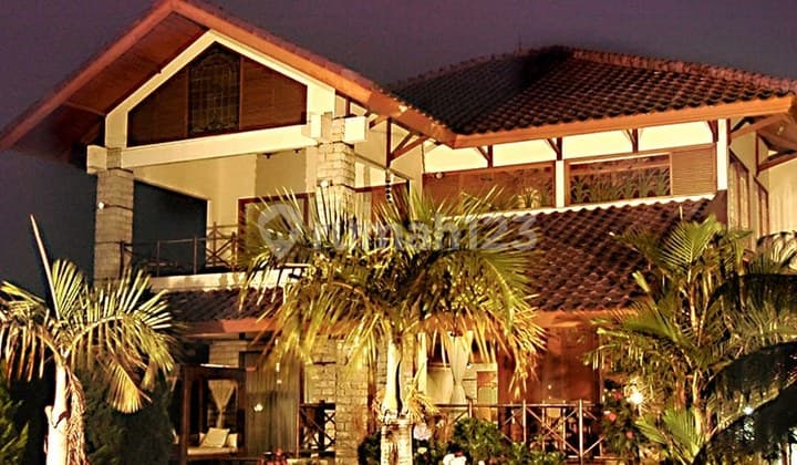 Villa Ada Kolam Renang Bella Vista Di Puncak Bogor