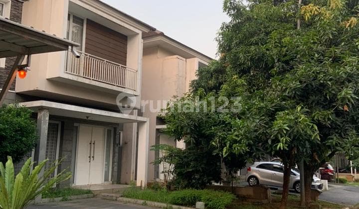 Rumah Bagus Depan Taman Cluster Exclusive Grand Wisata