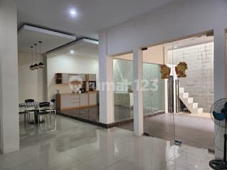 For Sale Rome House Pik Size 10x25 Semi Furnished, Fully Renovated