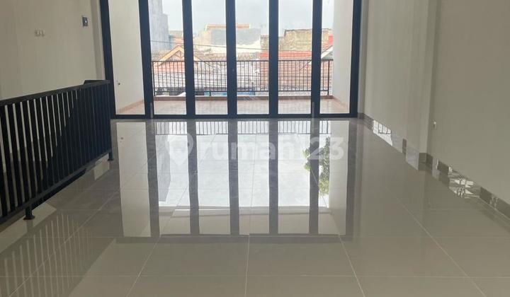 DI JUAL RUKO TIGA LANTAI SIAP PAKAI LOKASI STRATEGIS BSD Griya Loka, Tangerang