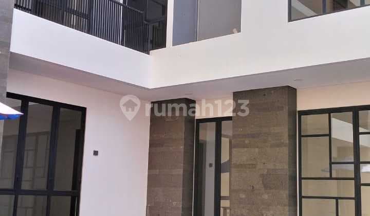 DI JUAL RUMAH VILLA MODERN WITH POOL EMERALD COVE Gading Serpong, Tangerang