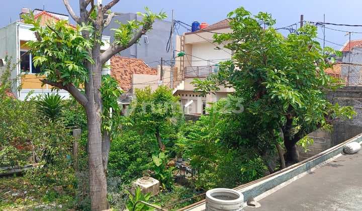 Jual Cepat Rumah 2 lantai SHM 357 m2 di Wilayah Kota Bambu, dekat Tomang, Jakarta Barat