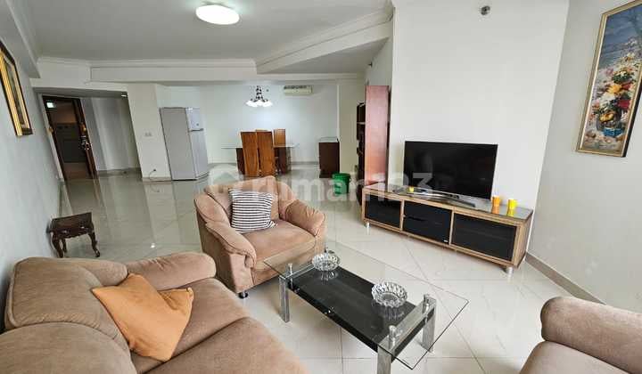 Apartemen 3 Kamar Tidur Furnished Siap.huni Lantai Rendah