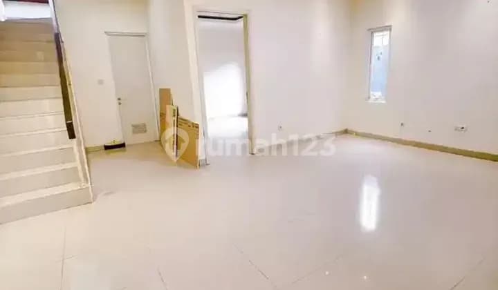 An 29 Dijual Rumah di Green Lake City Amerika Latin Dekat Danau.