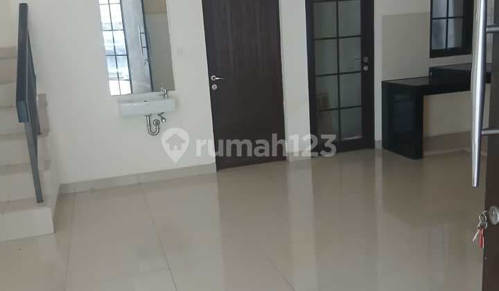 An 24 Disewa Rumah Green Village Cipondoh