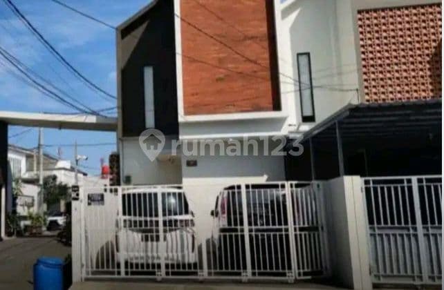 Dijual Rumah Dengan Fasilitas Kolam Renang Jatiwaringin Bekasi