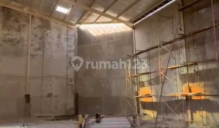 Warehouse for Sale 2 Floors in Cipondoh Blocks B and C, Office Space on 2nd Floor