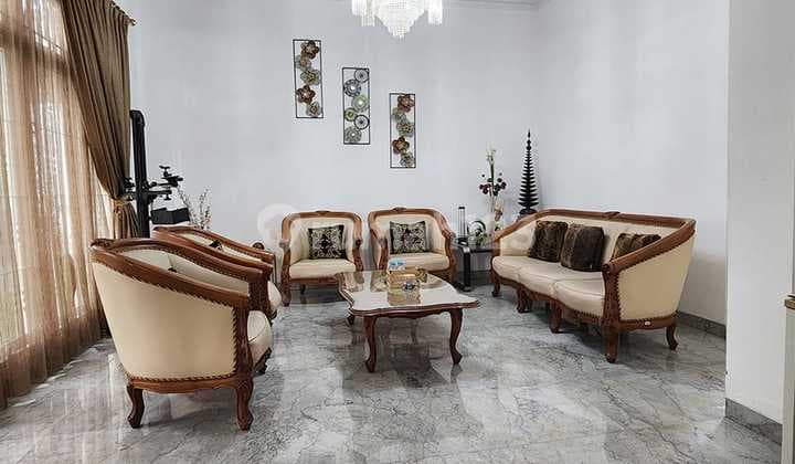 Rumah Bagus Semi Furnished SHM Pondok Indah, Jakarta Selatan