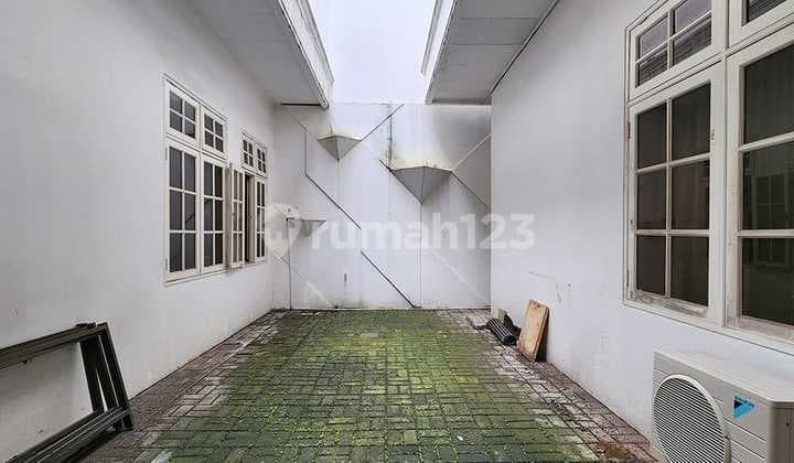Rumah Bagus Semi Furnished SHM Pondok Indah, Jakarta Selatan
