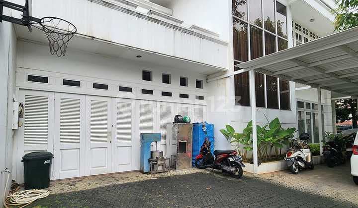 Rumah Bagus Semi Furnished SHM Pondok Indah, Jakarta Selatan