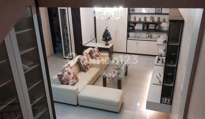 Jual Rumah Strategis Tangerang ********