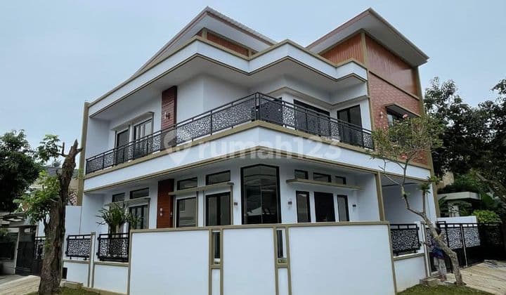 Rumah Baru Bsd Kencana Loka, 218 M2, 4 Kamar Tidur, Hook