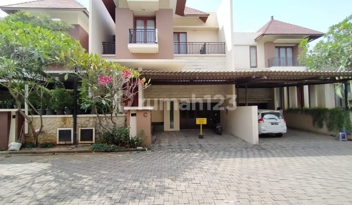 Disewakan Rumah Tropis di Pejaten Private Pool Siap Huni