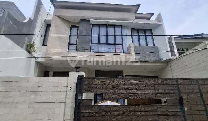 Disewakan Rumah Mewah Terawat Lokasi Strategis di Tebet Jakarta Selatan