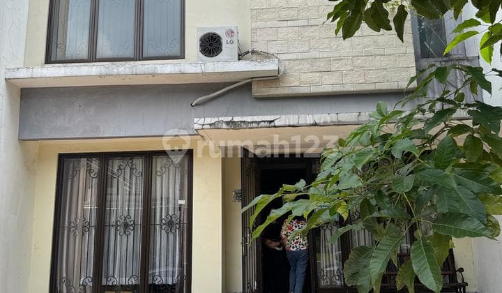 Disewakan Rumah, di Graha Raya Bintaro, Nyaman Siap Huni Posisi Dekat Taman