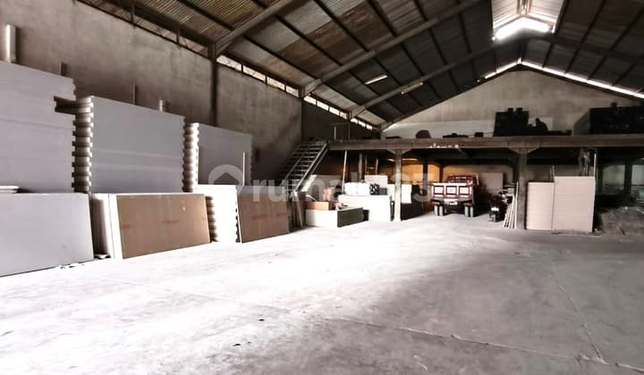 Warehouse + Office Ready for Use in Kebayoran Lama, Highly Strategic.