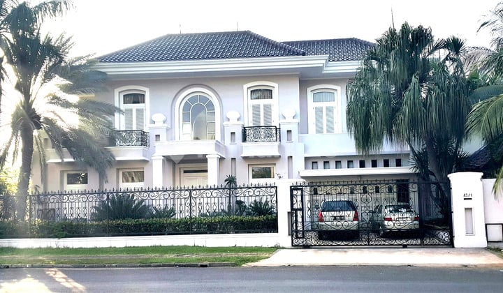 Luxury Very Comfortable Strategic House in Banjar Wijaya