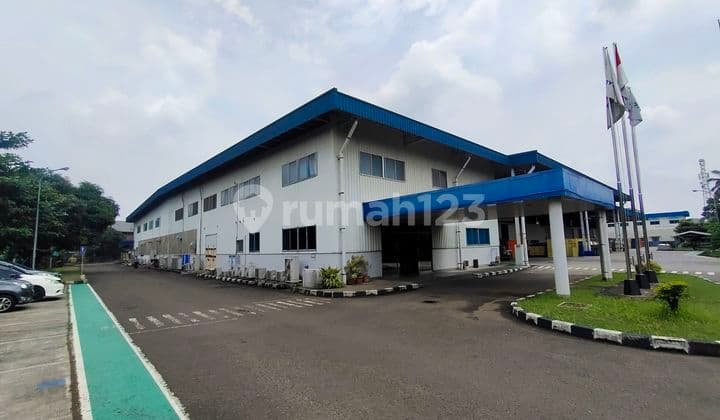 Tanah dan Bangunan Ex Pabrik dengan Bangunan Siap Huni dan Lokasi yang Strategis.