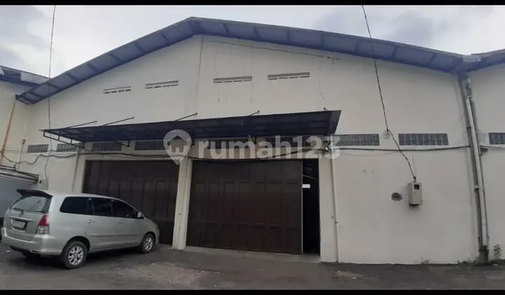 *Di Sewakan Gudang di Jalan Peta*