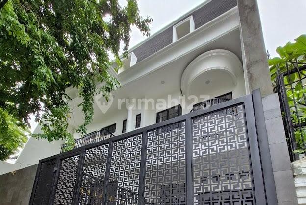 For Sale Strategically Located House in Tomang Near Central Park, Orchid Garden, Monas, Luxurious Elegance American Style 3 Floors