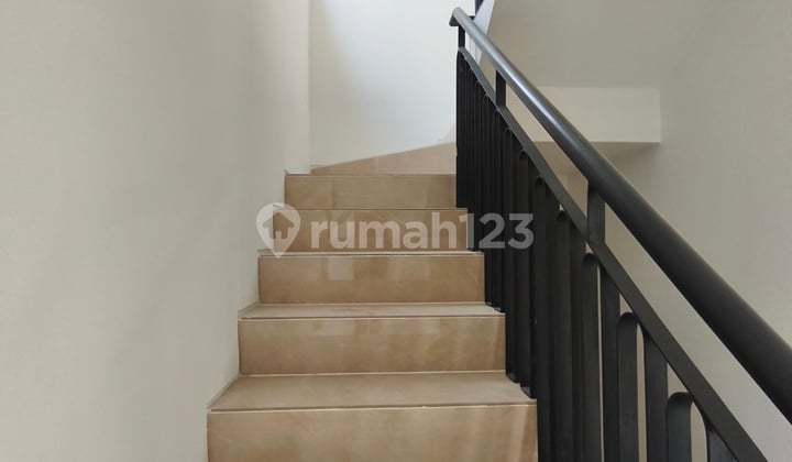 Dijual Rumah Jakarta Barat Siap Huni Mewah Banyak Subsidi Dekat Bandara Tol Pik Kondisi Baru