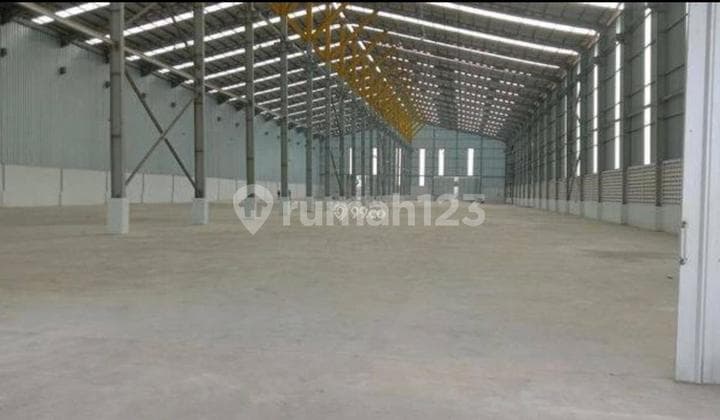 Disewakan Gudang Serba Guna Ceiling Tinggi Lokasi Strategis Akses Kontainer 40 Feet Bebas Banjir Bagus Siap Huni