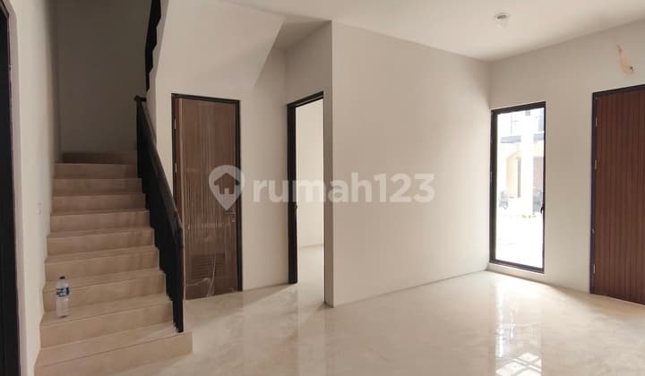 Luxury House for Sale Ready to Occupy Near Jakarta West Toll Airport