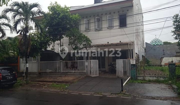 For Sale: Printing Country House. Central Jakarta, Strategic Location, Flood-Free, Ready to Occupy. Suitable for Offices, Boarding Houses, Restaurants, Showrooms, and Other Businesses.