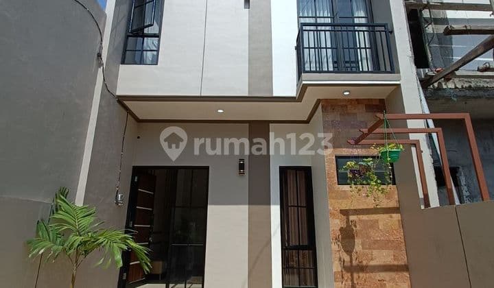 Rumah 2 Lantai Shm Ready Unit Row Jalan 2 Mobil