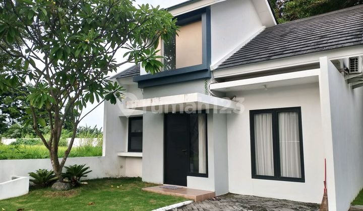 Rumah Mewah Dekat Gelora Bung Tomo