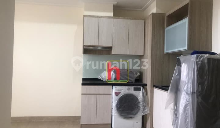Menteng Park Apartment, Furnished, Mid Floor, Sapphire Tower