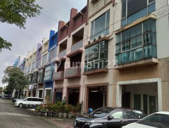3.5-story shophouse in Pinangsia Karawaci