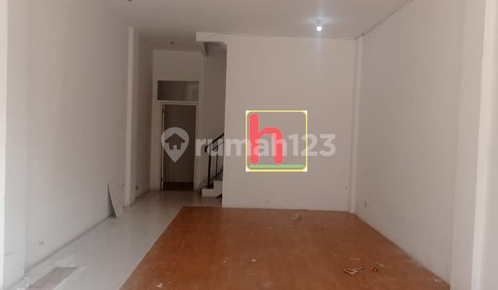 Ruko Komplek Toho Pantai Indah Kapuk, Hadap Jalan Besar