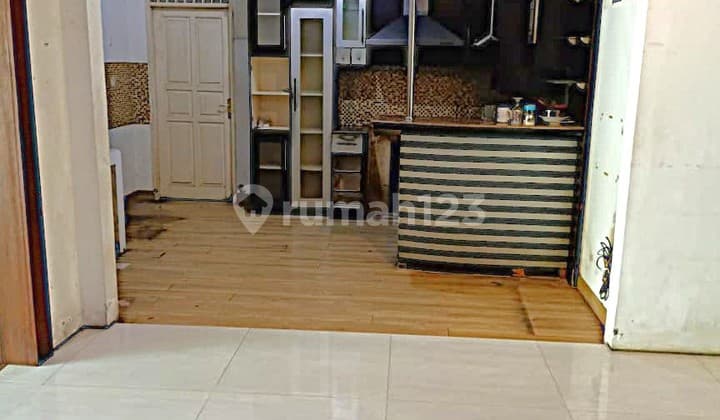 Rumah Ada Swimming Pool di Jl Cempedak, Depok