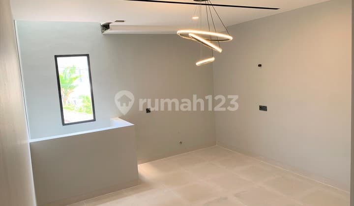 Rumah Baru Dan Mewah 3,5 Lantai di Muara Karang