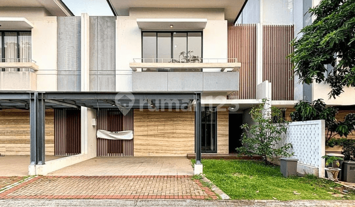 Rumah Baru Dalam Komplek Siap Huni, Bangunan 2 Lantai.