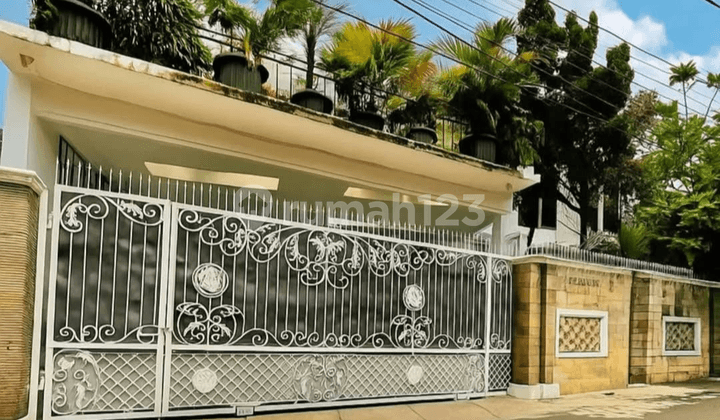 Rumah Mewah Sangat Terawat Dan Siap Huni, Lokasi Strategis Dekat Pejaten Village