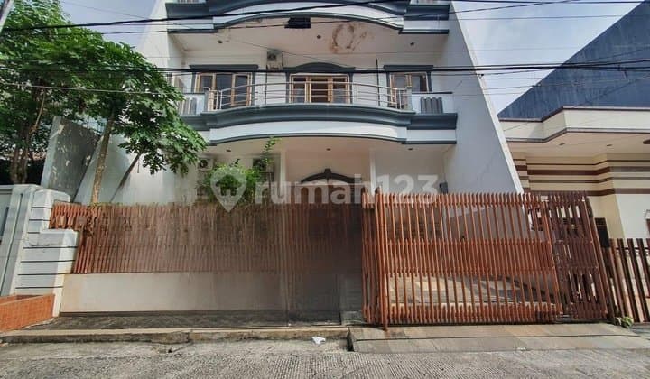 Disewa Rumah Semi Furnished di Sunter, Jakarta Utara