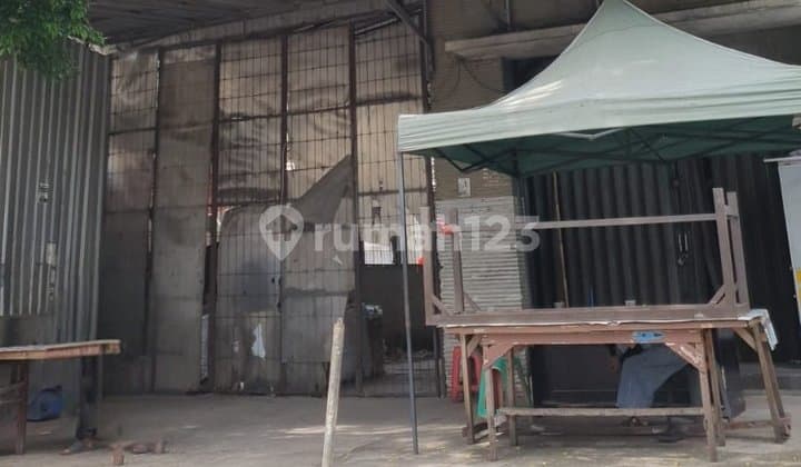 Disewa Ruko Hoek di Lapangan Roos, Tebet