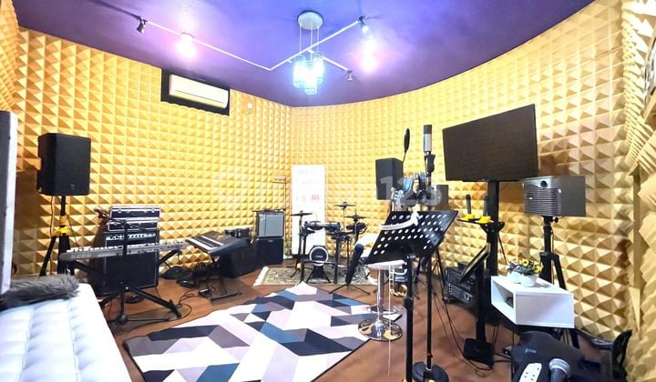 Murah !!! Rumah Mewah 2 Lt Semi Furnished Kolam Renang Di Bintaro